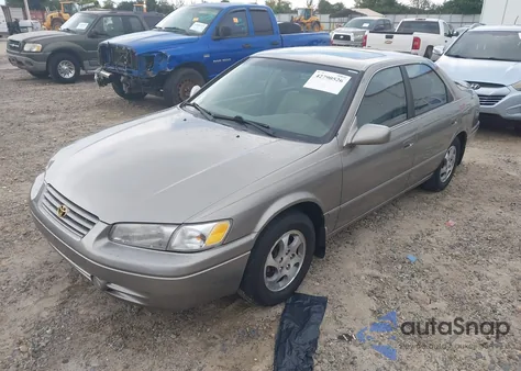1998 Toyota Camry Le z USA, uszkodzony, nr VIN 4T1BG22K3WU290391